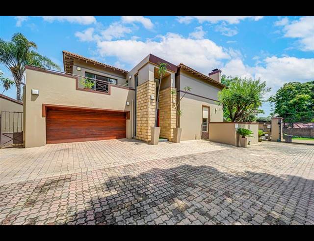 3 BEDROOM HOUSE FOR SALE IN SANDOWN
